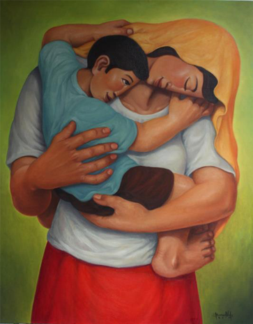 A imagem mostra uma pintura que retrata uma cena profundamente afetuosa entre uma mulher e uma criança. A mulher, com um lenço amarelo cobrindo parcialmente a cabeça, segura e abraça carinhosamente uma criança de pele morena e cabelo preto. A criança está aninhada em seu colo, com os olhos fechados e o rosto encostado no ombro da mulher, transmitindo um sentimento de segurança e amor. As mãos da mulher são grandes e envolventes, simbolizando proteção. O fundo é em tons de verde e amarelo, o que realça o calor e a ternura da cena. A composição, as cores e as formas arredondadas evocam um forte senso de maternidade, acolhimento e vínculo emocional.